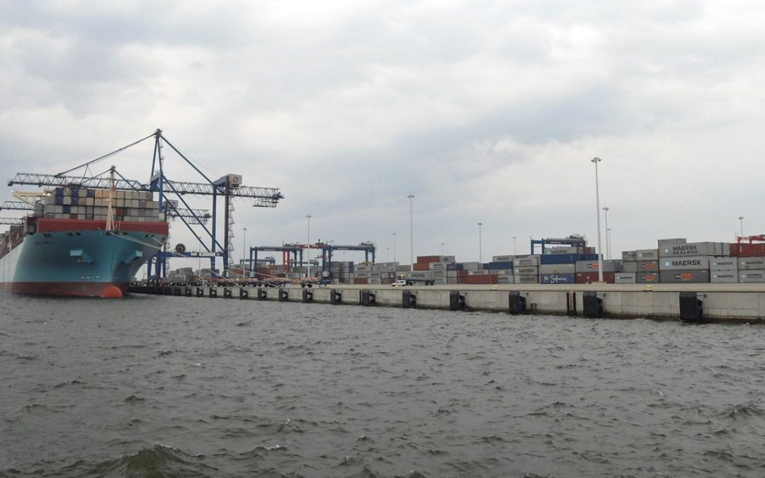 Použitie kontajnerov na stavbu prístavov a prístavov